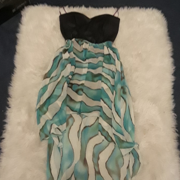 Dress - Picture 3 of 4